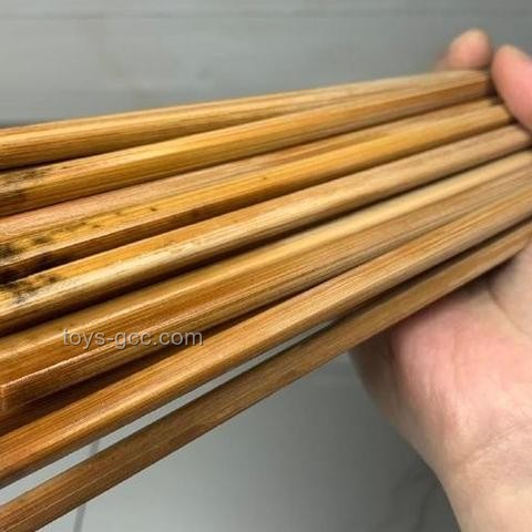 女子劈开旧菜板惊现黄曲霉素：安全使用与清洁指南